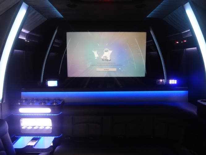 10-Passenger Stretch Limousine