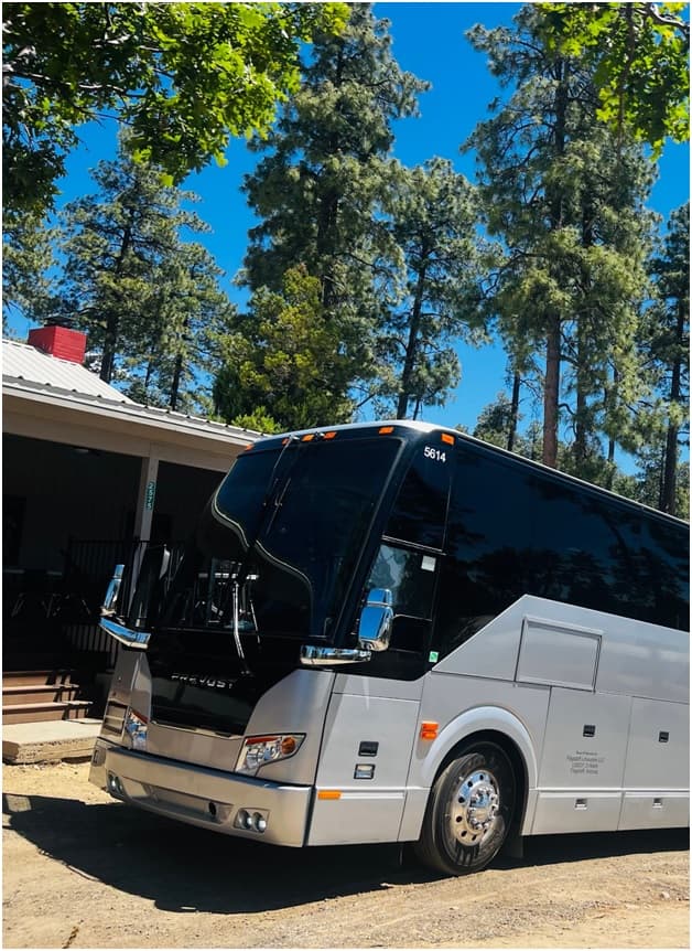 charter bus rental services from divine charter bus