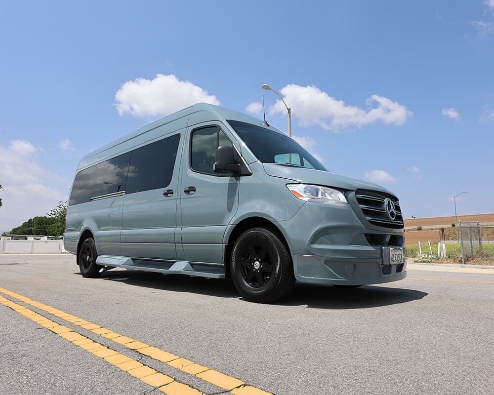 Blue Sprinter Forward 01